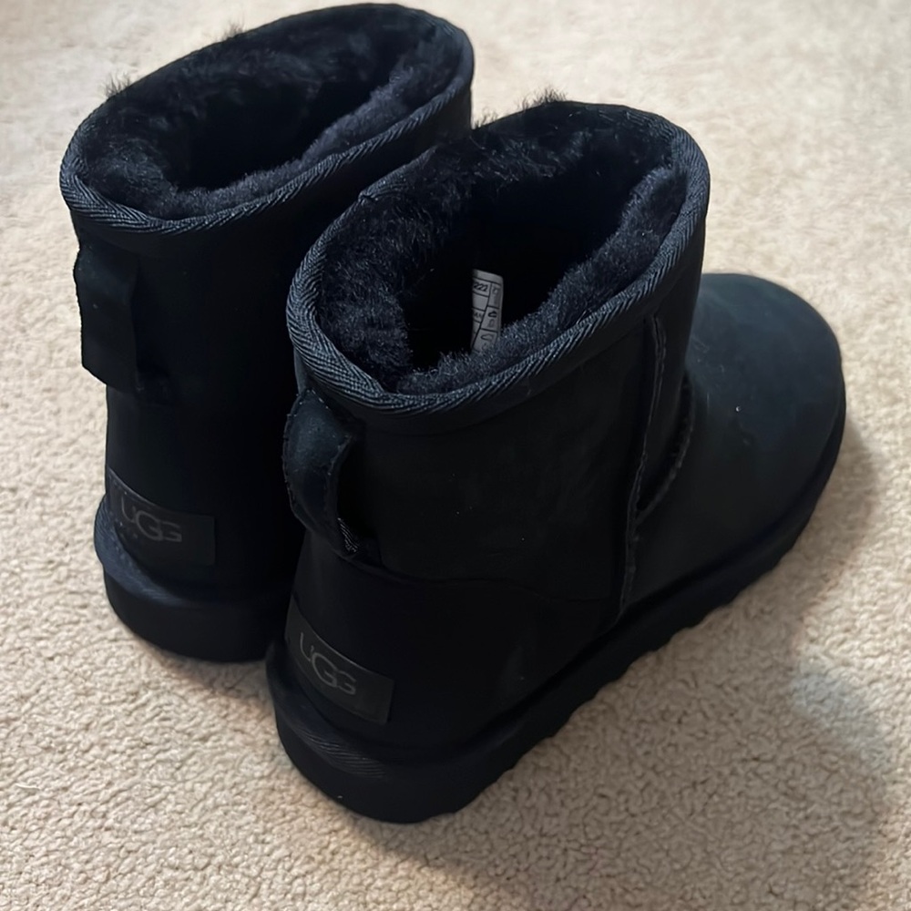 Ugg Mini 2